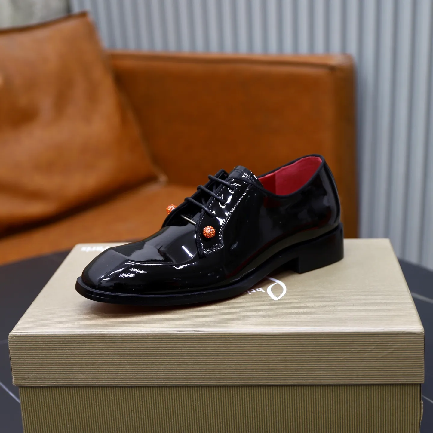 Ex-factory price: 680💰Christia*.Loubouti*🆑High-end men’s business formal leather shoes｜Classic red sole shoes｜Original imported first-layer cowhide｜Water-dyed cowhide lining｜Italian imported red rubber outsole｜High-end luxury｜Perfect interpretation of fashion, sunshine, style, suitable for various occasions Size: 38-44 (customized for 45, 46, 47)
